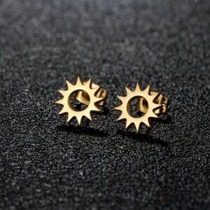 NEW Dainty Sun stud Earrings Gold color - Boutique